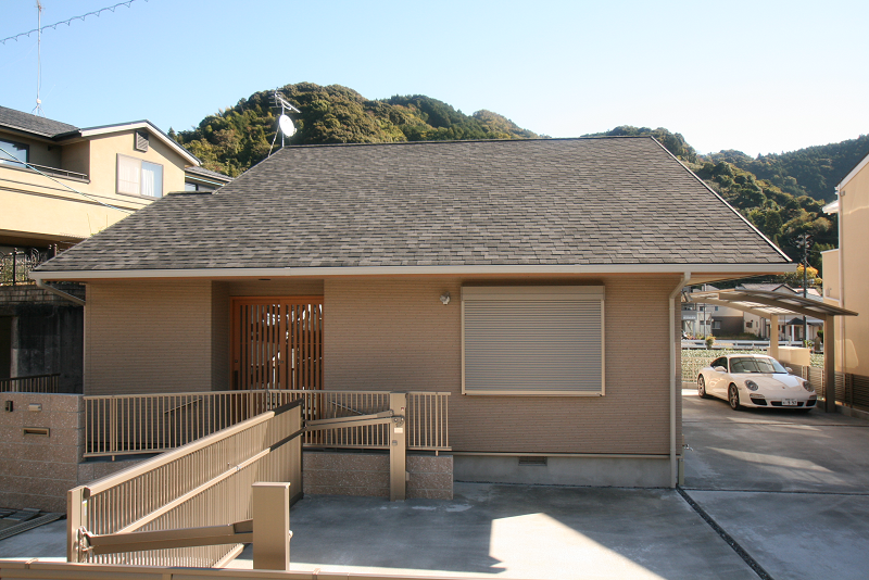 おおきな屋根の平屋の家